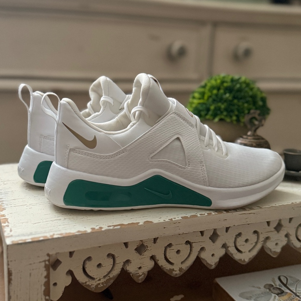 Nike Air Max Bella TR5 Sneakers - Picture 8 of 12